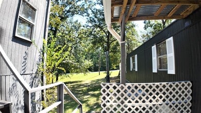 251 Oakdale Dr in Huntsville, TX - Building Photo - Building Photo