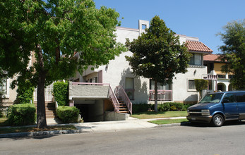 445 W Lexington Dr in Glendale, CA - Building Photo - Building Photo