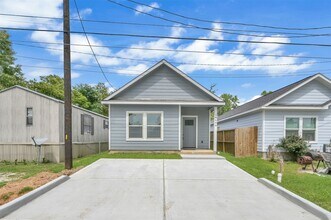 16646 Meadowcroft St in Montgomery, TX - Building Photo - Building Photo