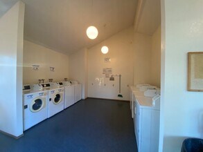 1903 Woodlake Dr in Santa Rosa, CA - Building Photo - Building Photo