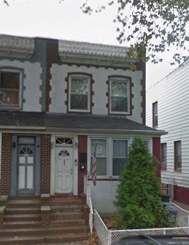 597 E 4th St