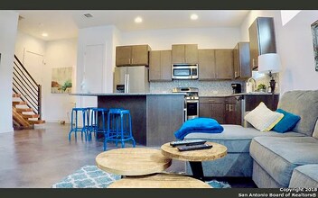 232 E Cevallos St in San Antonio, TX - Building Photo - Building Photo