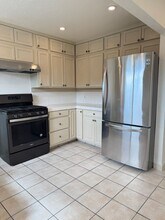 2262 Capitol Ave in East Palo Alto, CA - Building Photo - Building Photo