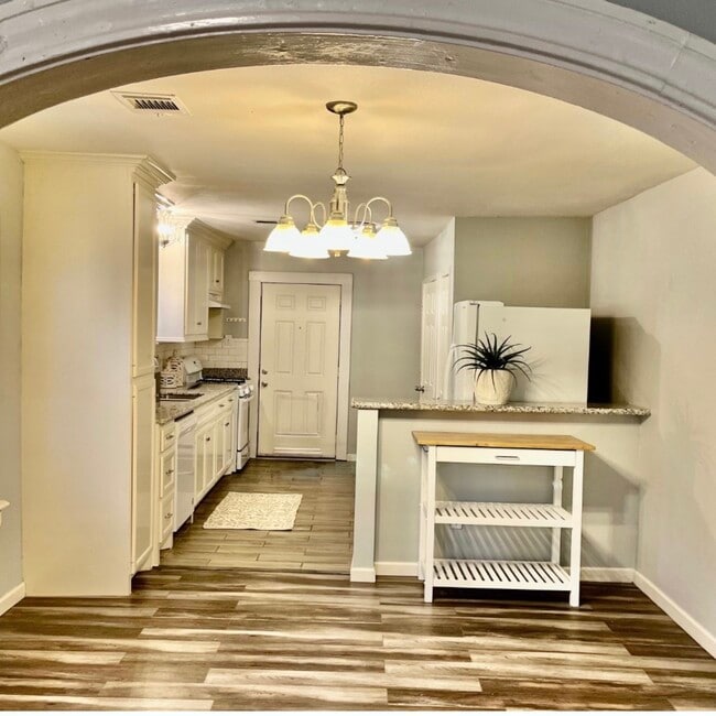 property at 106 N Eastwood St