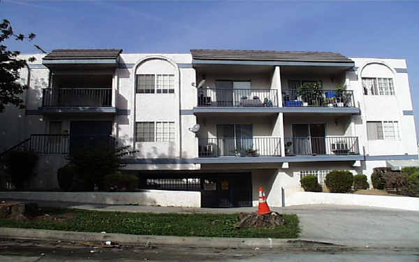 1357 Armadale Ave in Los Angeles, CA - Building Photo - Building Photo