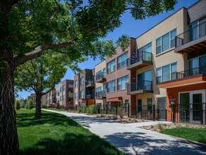 Monaco Row in Denver, CO - Foto de edificio - Building Photo