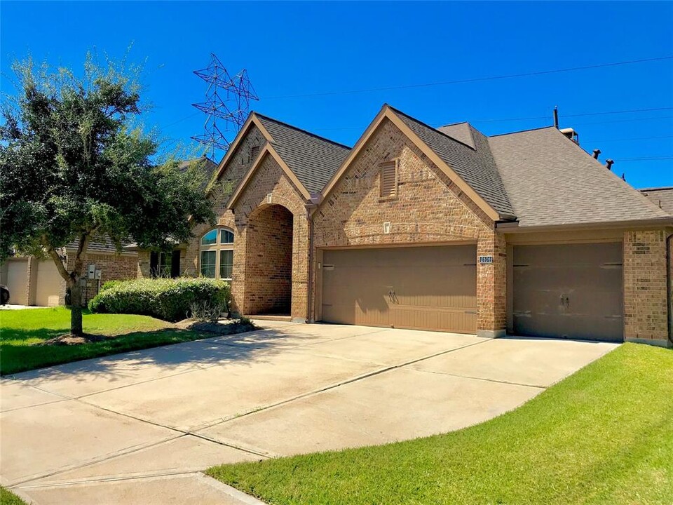 2404 Evening Star Dr in Pearland, TX - Building Photo