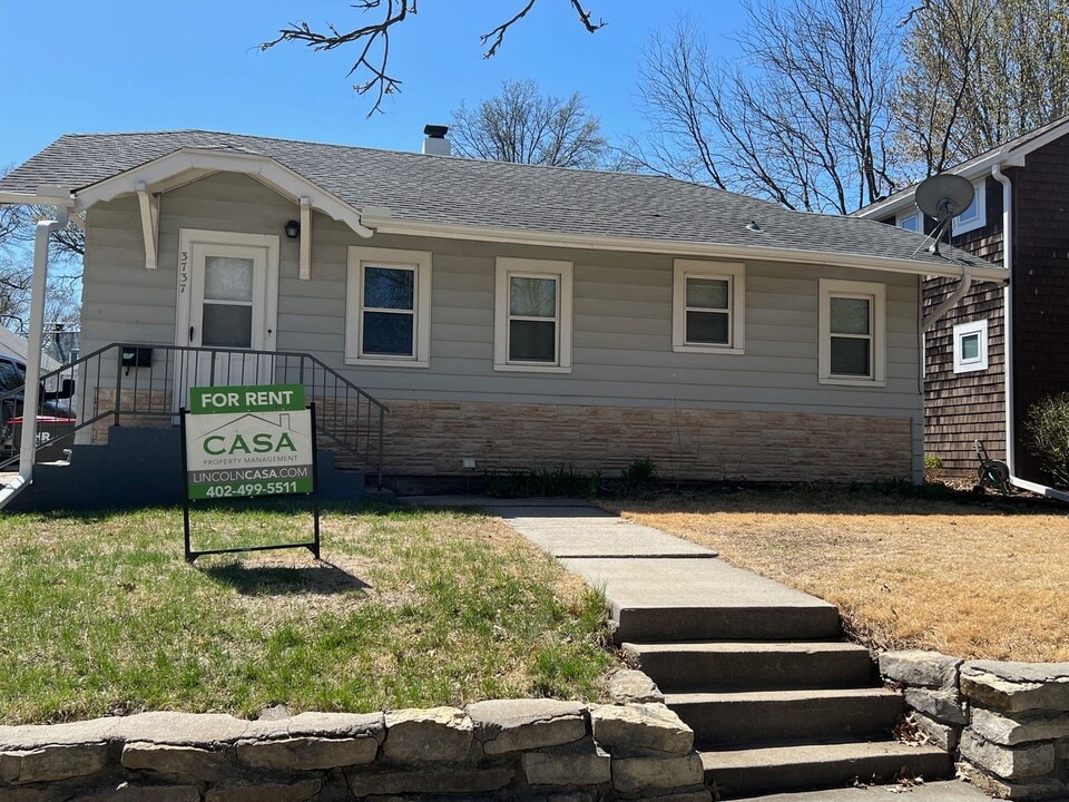 3737 J St in Lincoln, NE - Building Photo