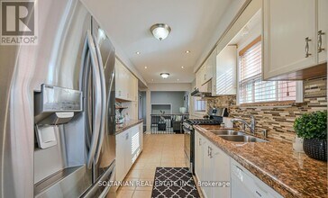 133 Shady Pine Cir in Brampton, ON - Building Photo - Building Photo