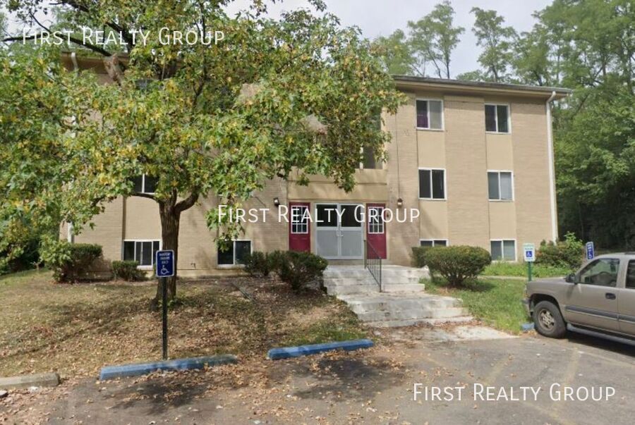 5620 N Main St in Dayton, OH - Building Photo