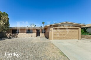 9044 N 52nd Dr in Glendale, AZ - Building Photo