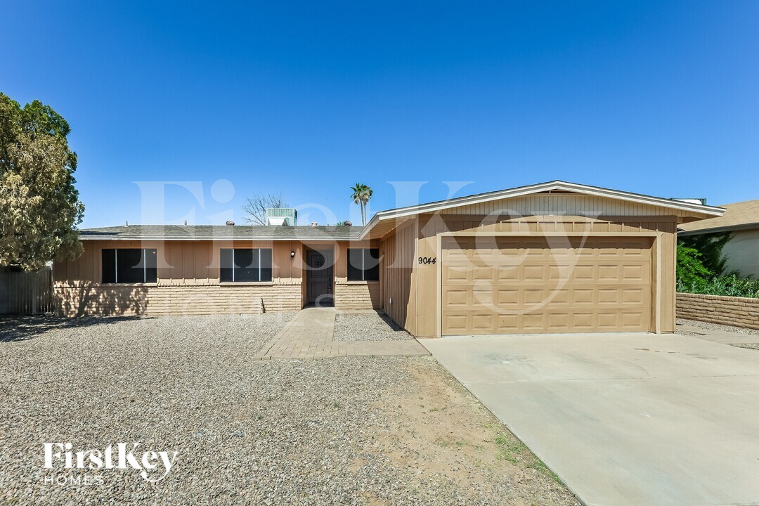 9044 N 52nd Dr in Glendale, AZ - Building Photo