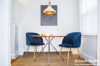 121 Park Dr in Boston, MA - Foto de edificio - Building Photo