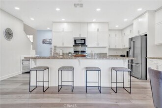 92 Capricorn in Irvine, CA - Building Photo - Building Photo