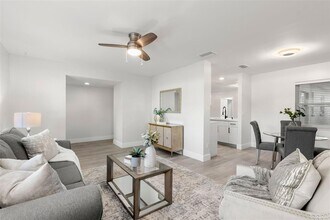 5931 Denver St NE, Unit PH1 1319 in St. Petersburg, FL - Building Photo - Building Photo