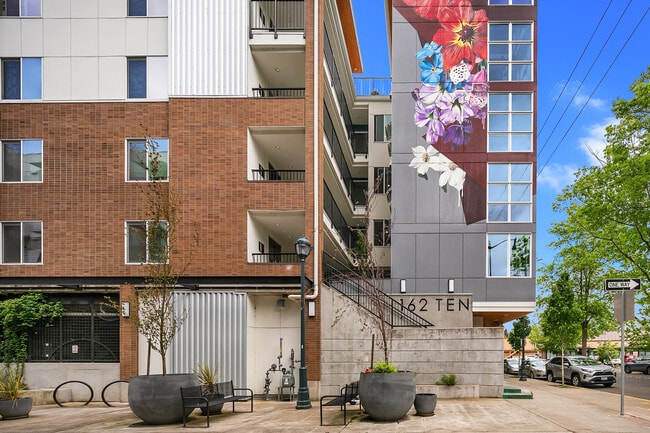 162TEN in Redmond, WA - Building Photo - Building Photo