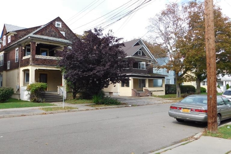 9 Cedar St in Binghamton, NY - Building Photo