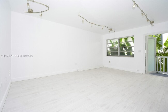 344 Meridian Ave in Miami Beach, FL - Building Photo - Building Photo