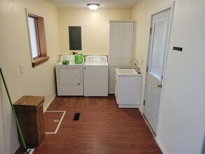 211 Cloos Cir Dr in Ozark, AR - Building Photo - Building Photo