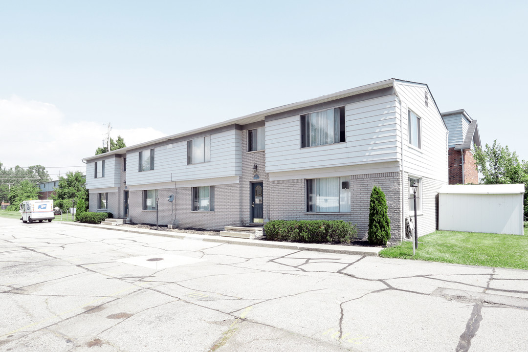 Hidden Cove Apartments in Harrison Township, MI - Building Photo