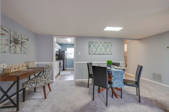 1404 Wendfield Dr in Virginia Beach, VA - Foto de edificio - Building Photo