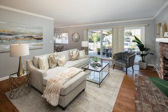 255 Mariposa Ave in Mountain View, CA - Building Photo - Interior Photo