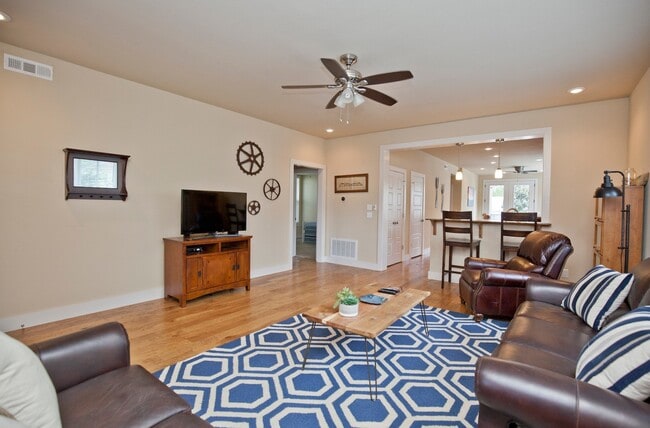 418 NW 7th St in Bentonville, AR - Building Photo - Building Photo