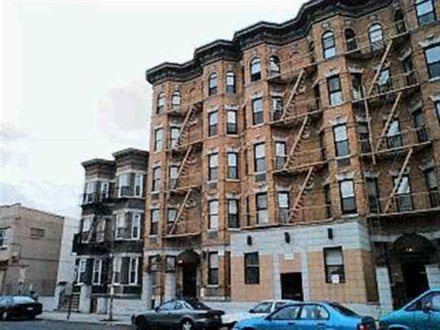222 48th St in Union City, NJ - Foto de edificio - Building Photo
