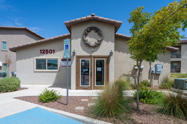 Chapel Hill Place in El Paso, TX - Building Photo - Building Photo