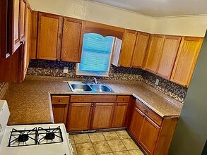 2621 Davison Rd in Flint, MI - Foto de edificio - Building Photo