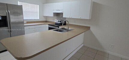 927 SE 14th St in Cape Coral, FL - Building Photo - Building Photo