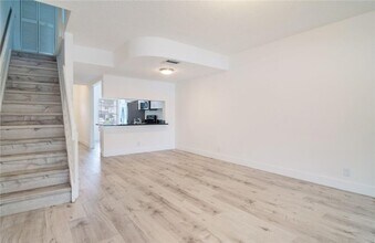 16637 Hemingway Dr in Weston, FL - Building Photo - Building Photo