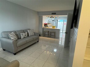 1817 SW 107th Ave in Miami, FL - Building Photo - Building Photo