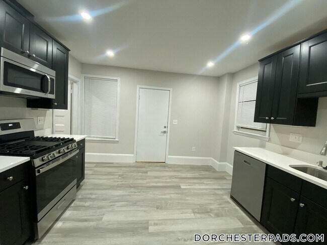 71 Saxton St in Boston, MA - Building Photo - Building Photo