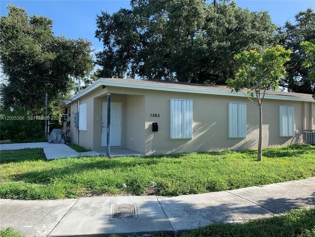 1565 NW 47th St in Miami, FL - Building Photo - Building Photo