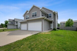 77 N Park Ridge Rd in North Liberty, IA - Building Photo