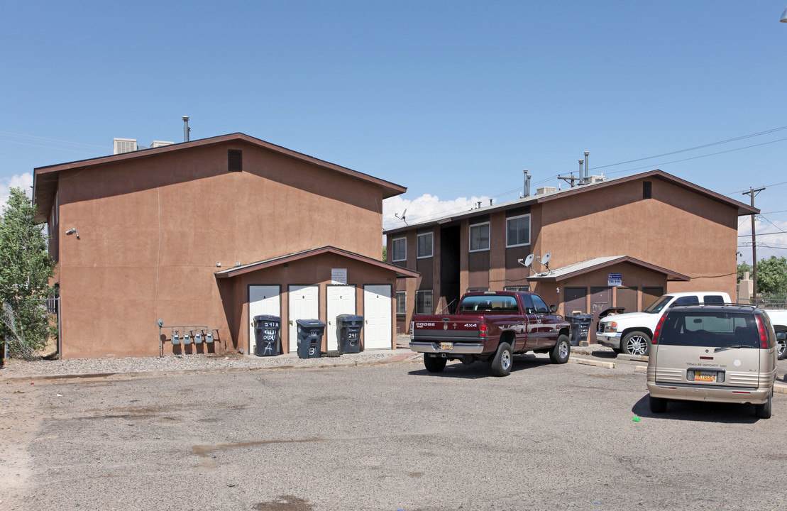 245 Charleston St NE in Albuquerque, NM - Building Photo