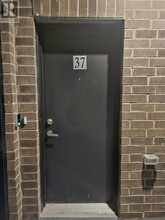 3550-3550 Colonial Dr in Mississauga, ON - Building Photo - Building Photo