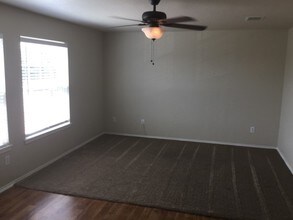 1112 Roundhouse Dr in Saginaw, TX - Building Photo - Building Photo
