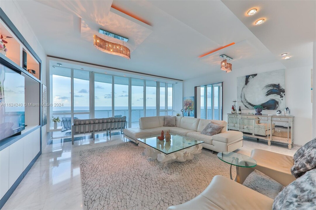 16001 Collins Ave, Unit 2001 in Sunny Isles Beach, FL - Building Photo