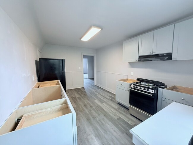 20 W Stratford Ave, Unit 3rd
