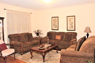 2492 Waterbury Ln in Buffalo Grove, IL - Building Photo - Building Photo