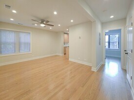 1910 W Winnemac Ave, Unit 3 in Chicago, IL - Building Photo