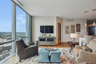 1301 Throckmorton St, Unit 2805 in Fort Worth, TX - Building Photo - Building Photo
