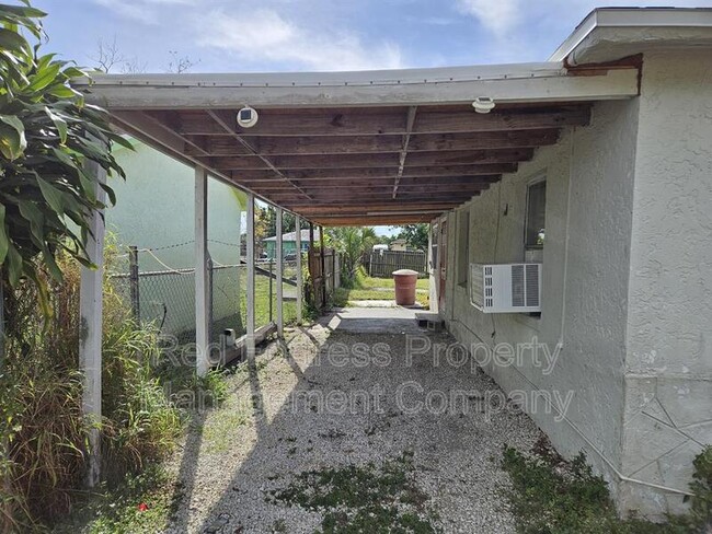 3128 Market St in Ft. Myers, FL - Building Photo - Building Photo