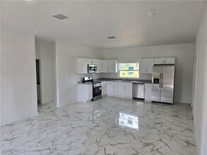 612 Kleinart Dr in Lehigh Acres, FL - Foto de edificio - Building Photo