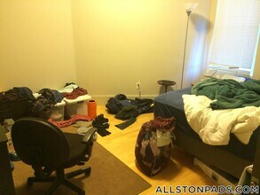 21 Greylock Rd in Boston, MA - Foto de edificio - Building Photo