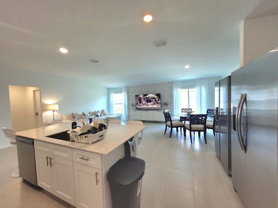 2319 Green Valley St in Daytona Beach, FL - Building Photo