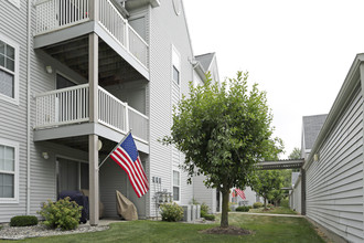 Churchill Place Apartments in Comstock Park, MI - Building Photo - Building Photo