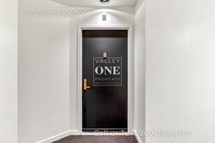 6363 Christie Ave in Emeryville, CA - Building Photo